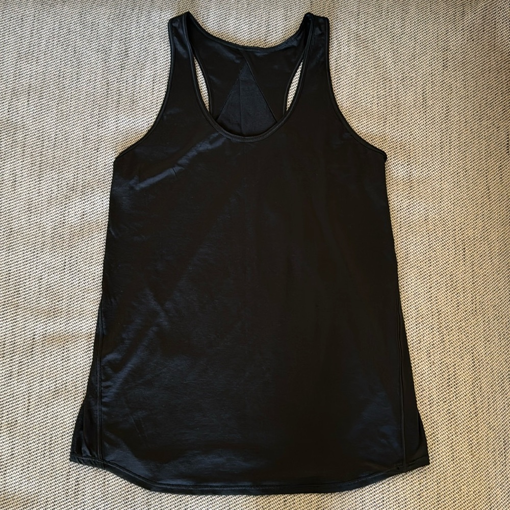 Lululemon top size 2 but fits like 4
